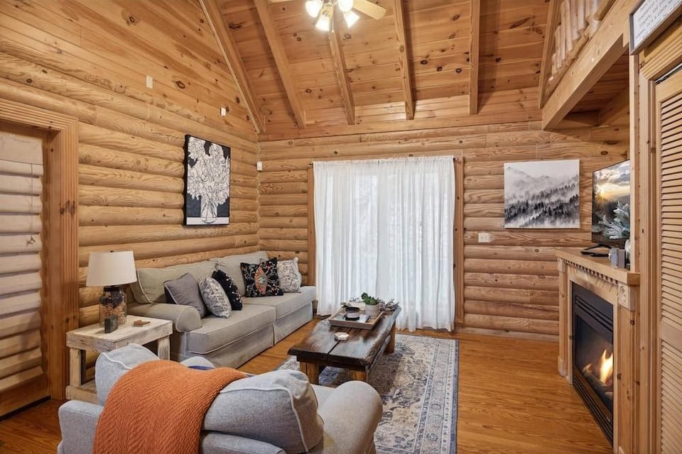 5 Oclock Somewhere 1 Bedroom Cabin by RedAwning Hotel in Pigeon Forge