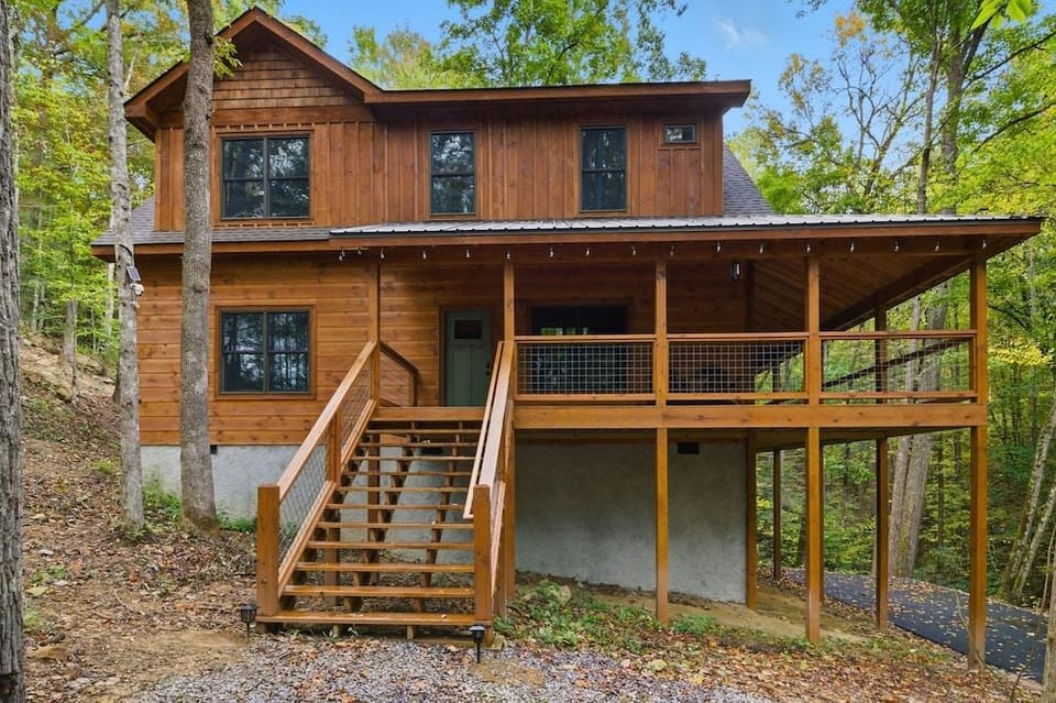 Jones Creek Cove Hotel in Sevier County