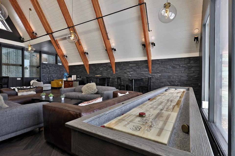 The Birch Ridge: Family Room #11 - Queen/bunkbed Suite In Killington, Vermont 1 Bedroom Home Hotel in Mendon