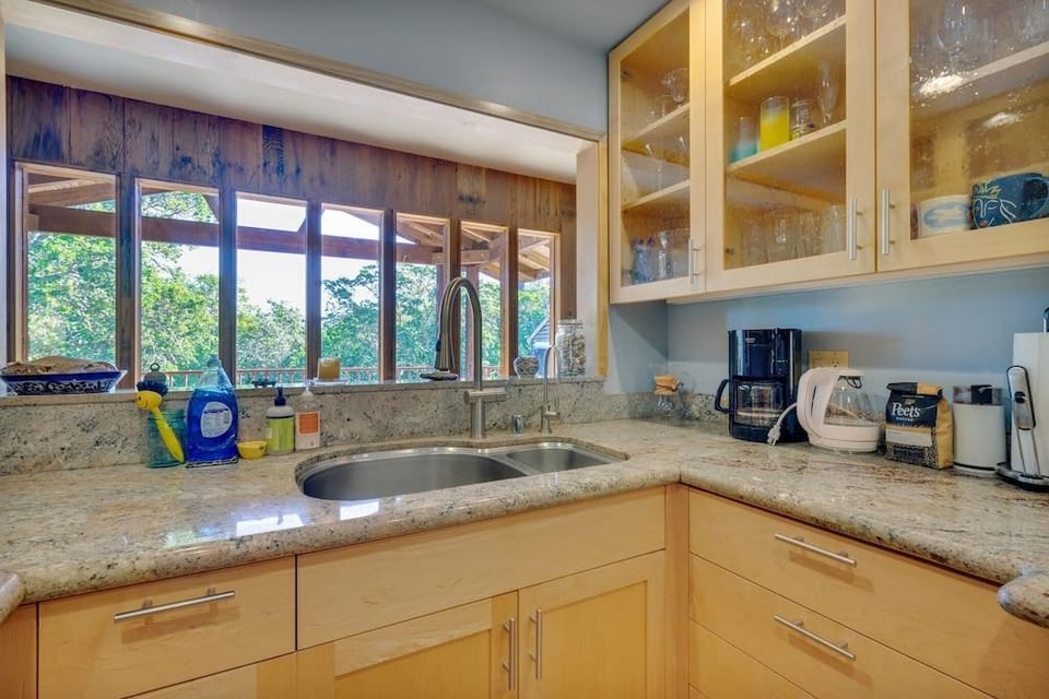 Healdsburg Home With Magnificent Vineyard View 2 Bedroom Home by RedAwning Hotel in Russian River