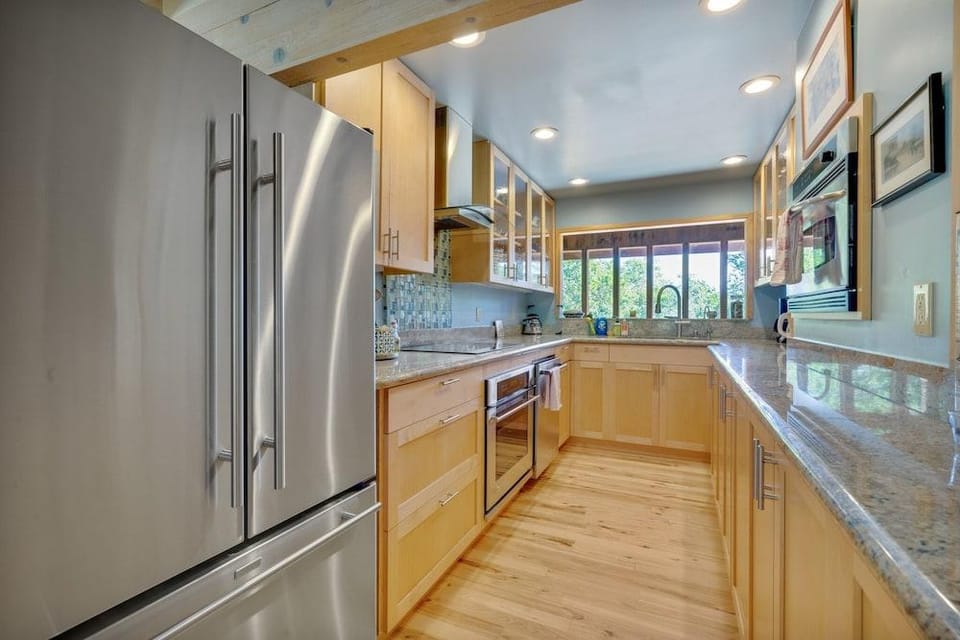 Healdsburg Home With Magnificent Vineyard View 2 Bedroom Home by RedAwning Hotel in Russian River