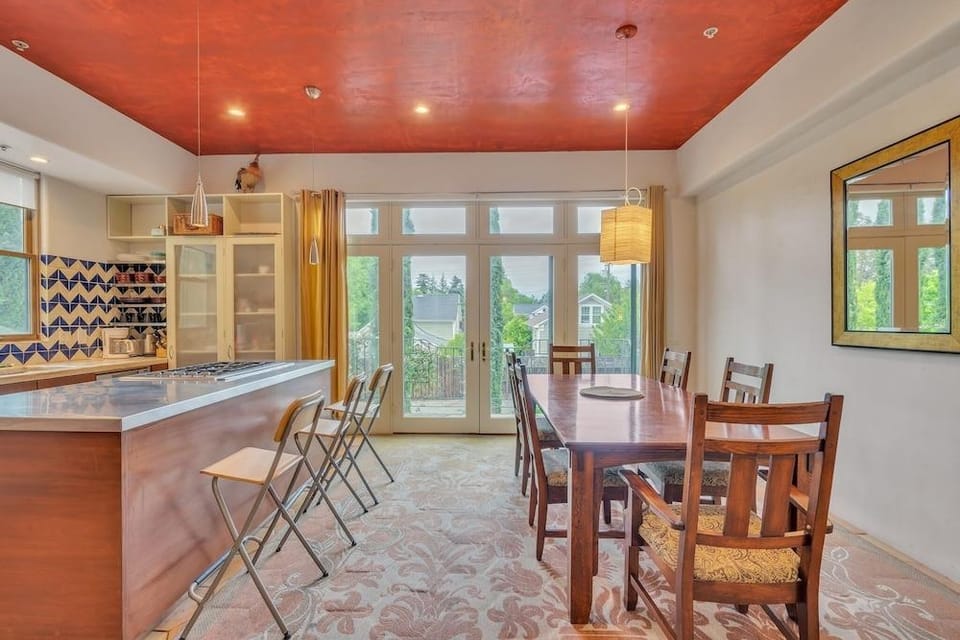 Cypress House & Studio, Walk To Healdsburg Plaza 3 Bedroom Home by RedAwning Hotel in Healdsburg