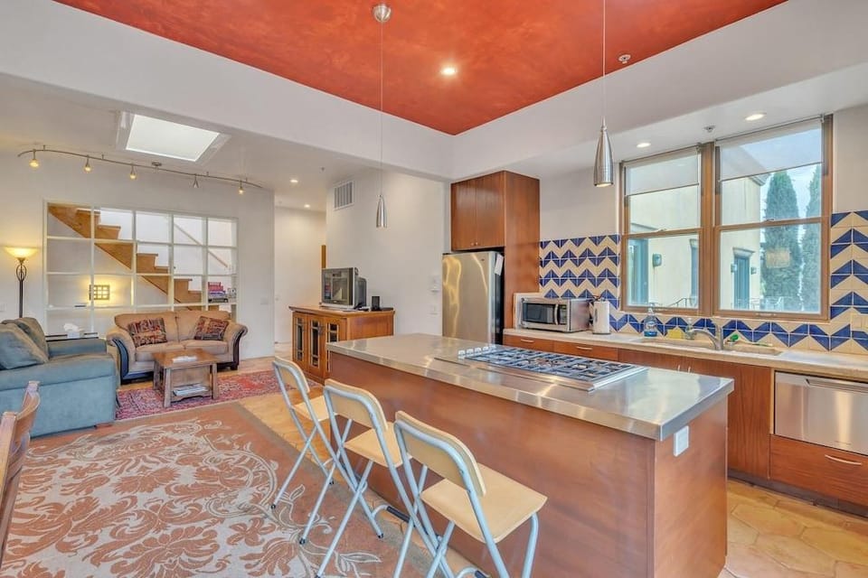Cypress House & Studio, Walk To Healdsburg Plaza 3 Bedroom Home by RedAwning Hotel in Healdsburg