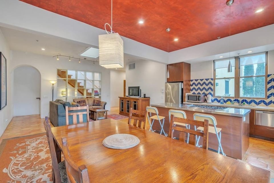 Cypress House & Studio, Walk To Healdsburg Plaza 3 Bedroom Home by RedAwning Hotel in Healdsburg
