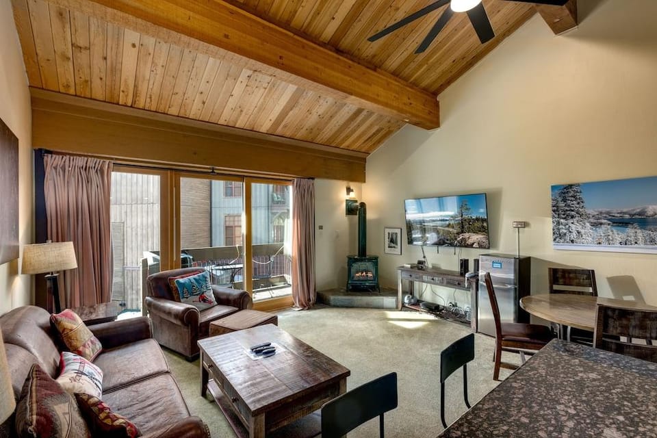 Lofted Retreat in The Village by RedAwning Hotel in Northstar Drive