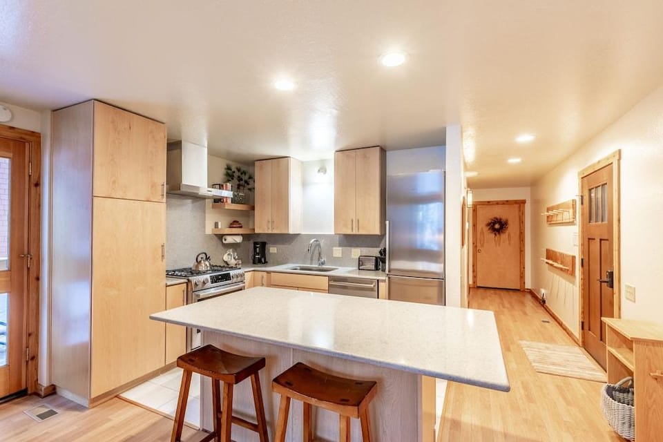 Modern 1 bedroom in Ski Trails by RedAwning Hotel in Northstar Drive