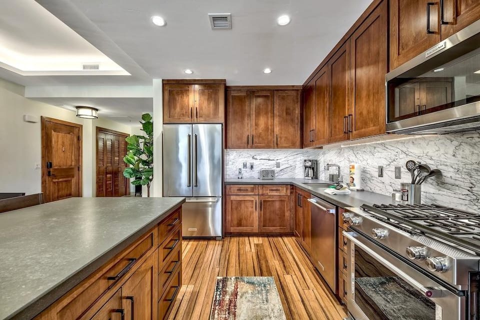 Luxury Three Bedroom Residence steps from Heavenly Village by RedAwning Hotel in Stateline