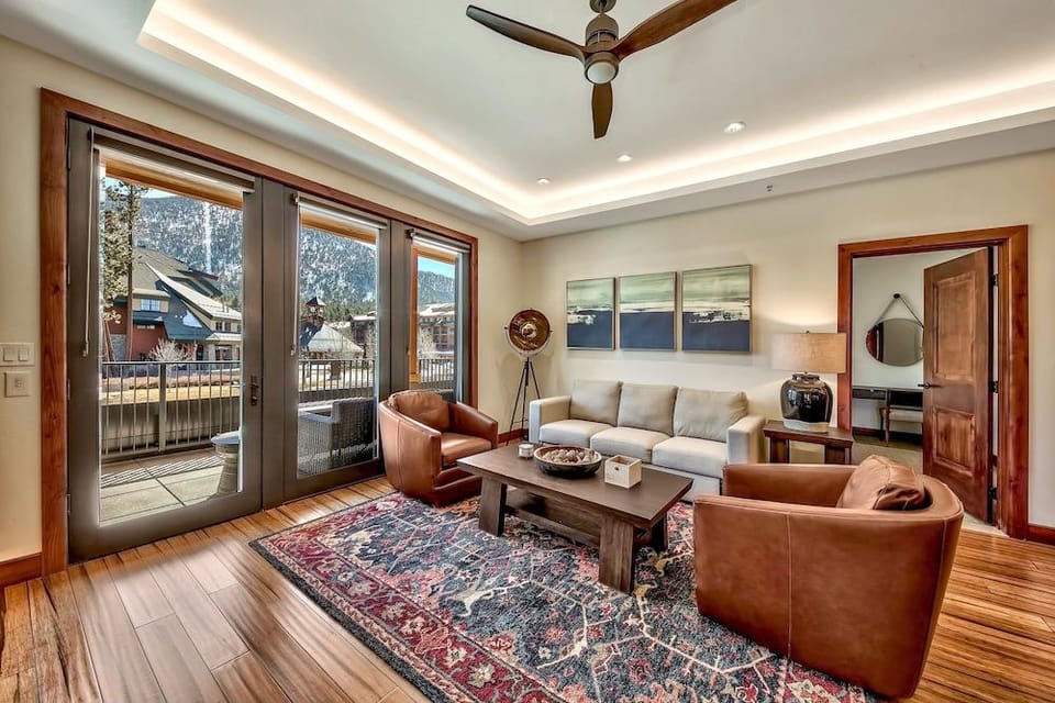 Luxury Three Bedroom Residence steps from Heavenly Village by RedAwning Hotel in Stateline