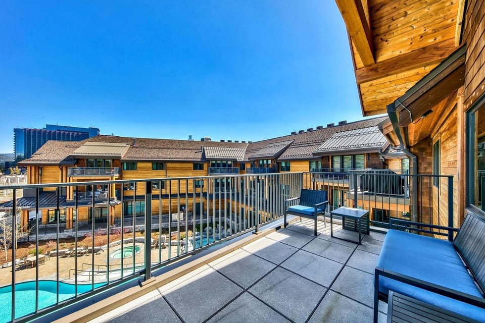 Luxury 2Br Residence steps from Heavenly Village & Gondola by RedAwning Hotel in Stateline