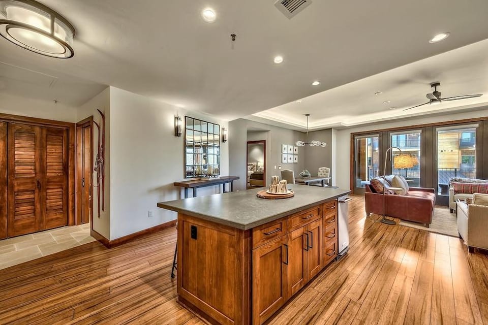 Steps From Heavenly Village & Gondola-luxury 3br 3 Bedroom Condo by RedAwning Hotel in Stateline