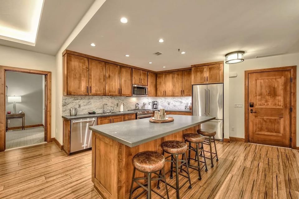 Steps From Heavenly Village & Gondola-luxury 3br 3 Bedroom Condo by RedAwning Hotel in Stateline