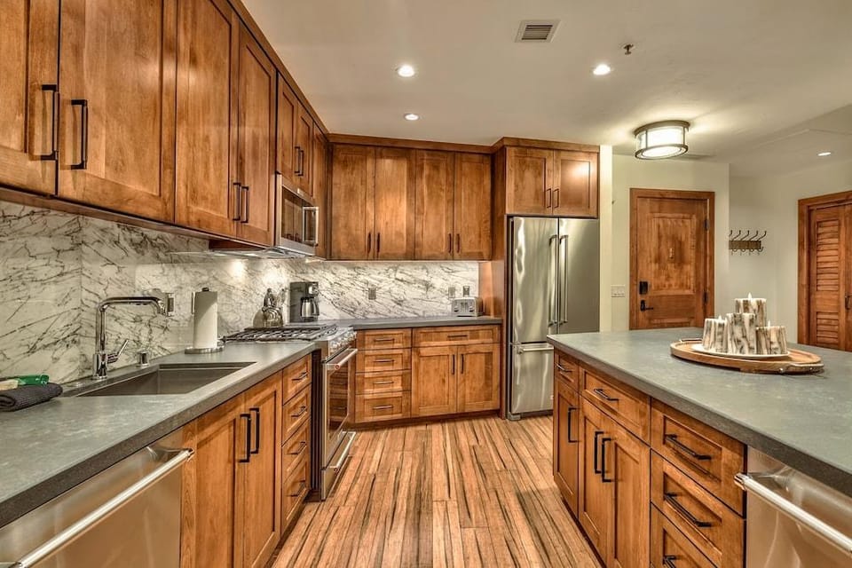 Steps From Heavenly Village & Gondola-luxury 3br 3 Bedroom Condo by RedAwning Hotel in Stateline