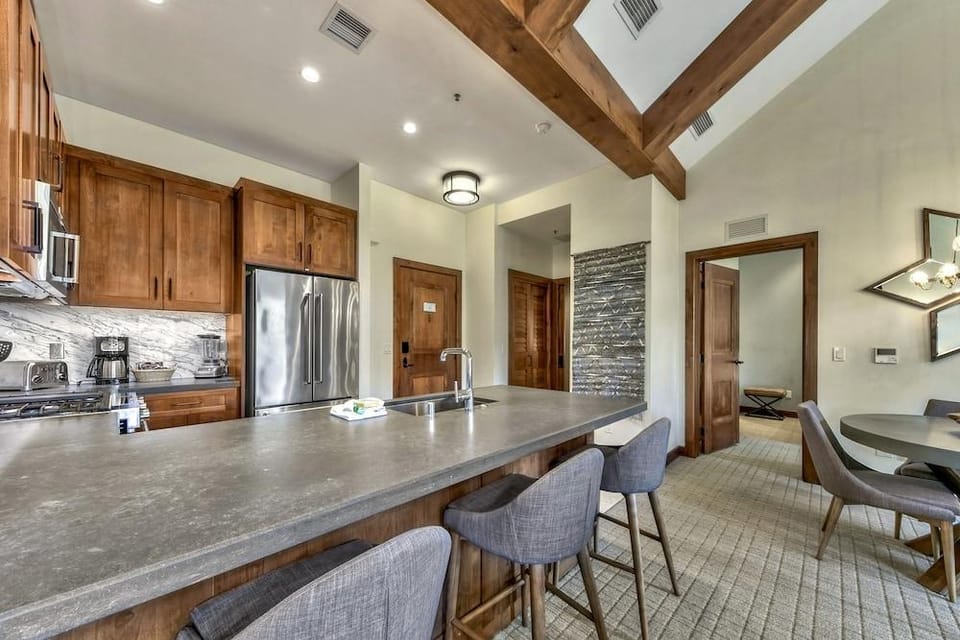 Luxury Two Bedroom Residence steps from Heavenly Village by RedAwning Hotel in Stateline