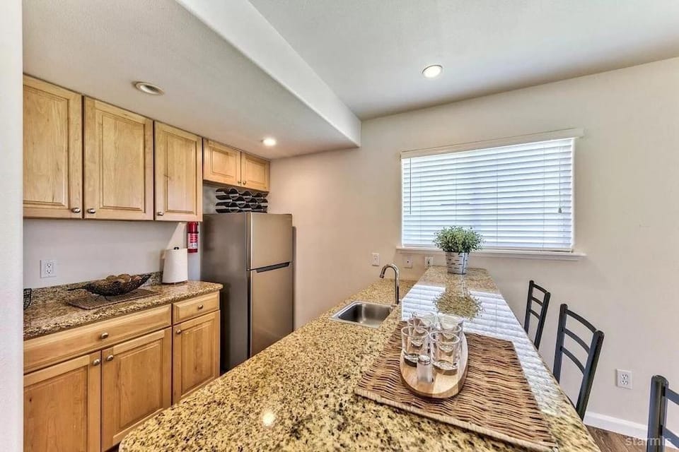 1759 Venice Drive 5 Bedroom Home by RedAwning Hotel in South Lake Tahoe