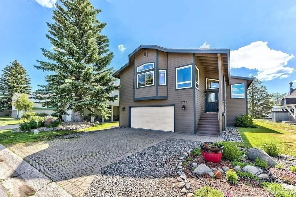 1759 Venice Drive 5 Bedroom Home by RedAwning Hotel in South Lake Tahoe