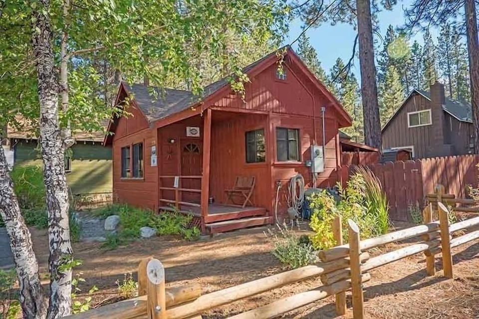 1198 Carson Avenue 1 Bedroom Cabin by RedAwning Hotel in South Lake Tahoe