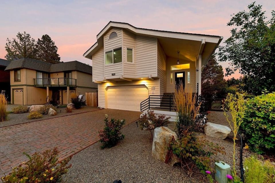 1928 Marconi  Way 3 Bedroom Home Hotel in South Lake Tahoe