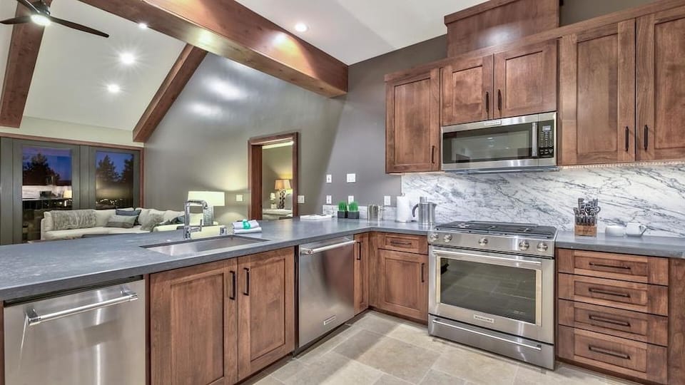 LuxuryÂ 3br  Steps From Heavenly Village & Gondola 3 Bedroom Condo by RedAwning Hotel in Stateline