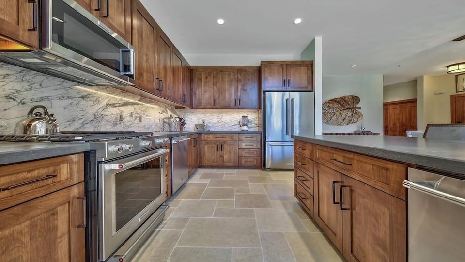 LuxuryÂ 4br  Steps From Heavenly Village & Gondola 4 Bedroom Condo by RedAwning Hotel in Stateline