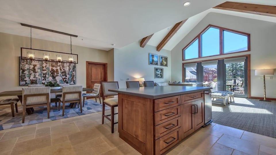 LuxuryÂ 4br  Steps From Heavenly Village & Gondola 4 Bedroom Condo by RedAwning Hotel in Stateline