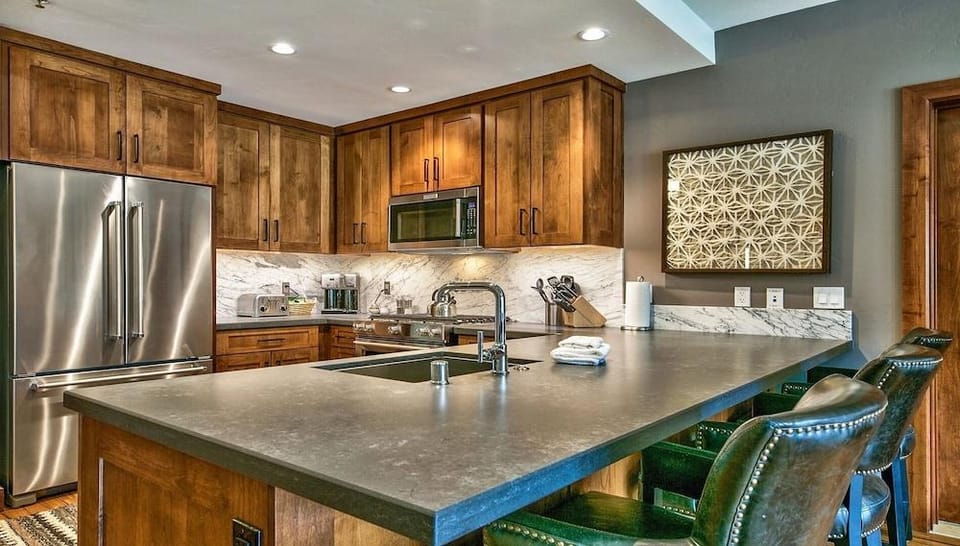 LuxuryÂ 2br  Steps From Heavenly Village & Gondola 2 Bedroom Condo by RedAwning Hotel in Stateline