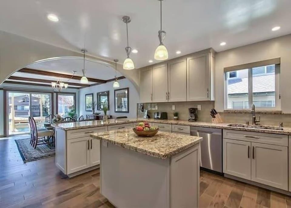 2148 Inverness Drive 3 Bedroom Home Hotel in South Lake Tahoe