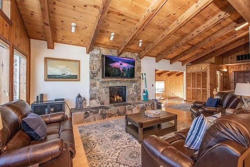 625 Alpine Drive 4 Bedroom Home Hotel in South Lake Tahoe