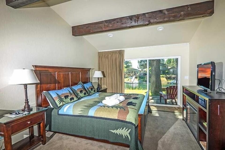 2130 Monterey Drive 4 Bedroom Home by RedAwning Hotel in South Lake Tahoe