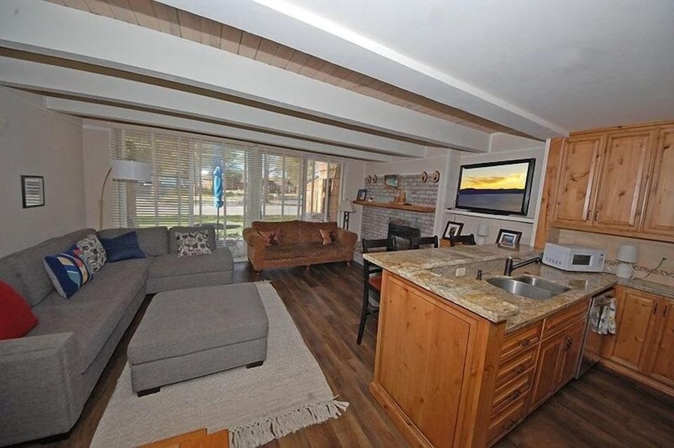 357 Ala Wai Blvd, Unit 209 3 Bedroom Condo Hotel in South Lake Tahoe