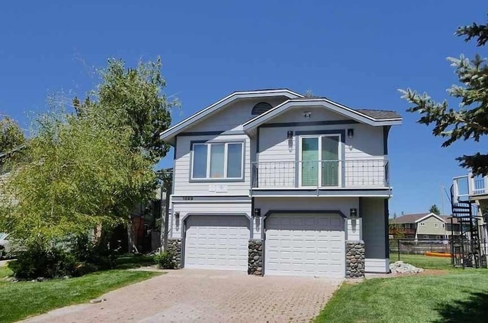 1899 Cascade Court 4 Bedroom Home by RedAwning Hotel in South Lake Tahoe