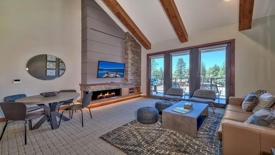 Luxury Residence - Gondola across the Street 2 Bedroom Condo by RedAwning Hotel in Stateline