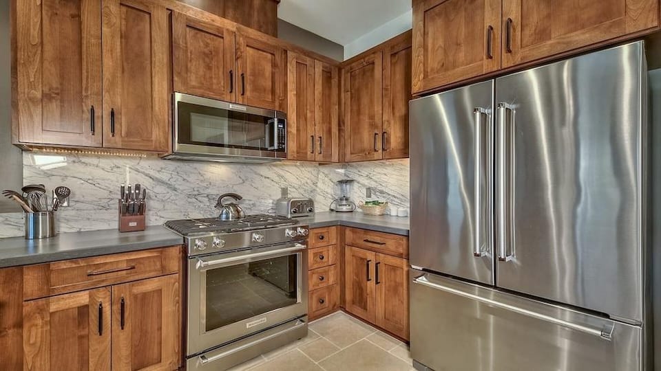 Luxury Residence - Gondola across the Street 2 Bedroom Condo by RedAwning Hotel in Stateline