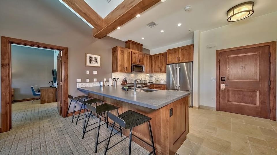 Luxury Residence - Gondola across the Street 2 Bedroom Condo by RedAwning Hotel in Stateline