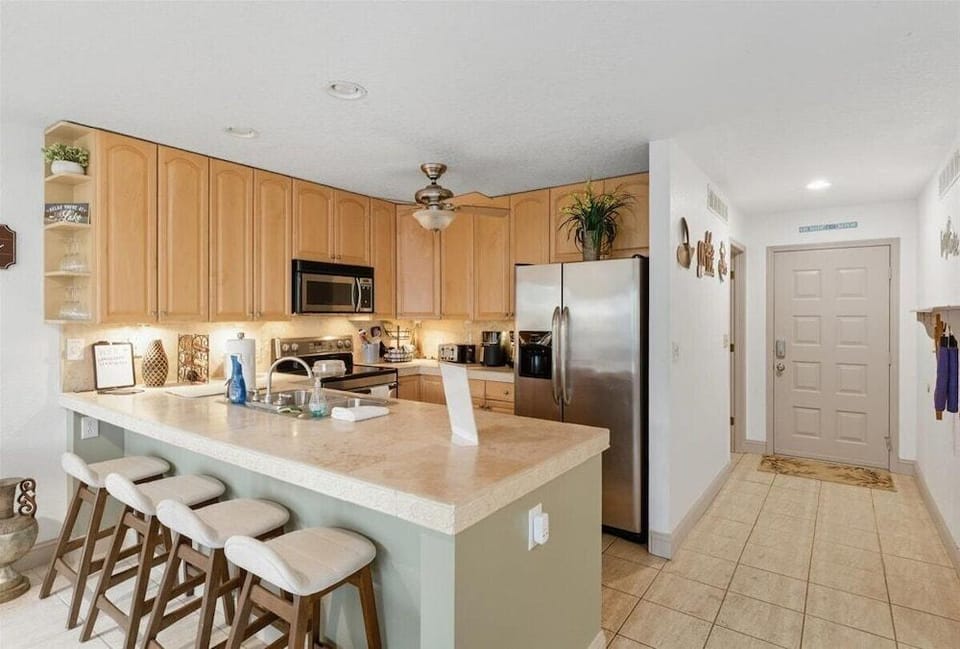 Lakefront Condo With 2 Pools, Courts, Trails & Patios at 12mm Hotel in Village Four Seasons