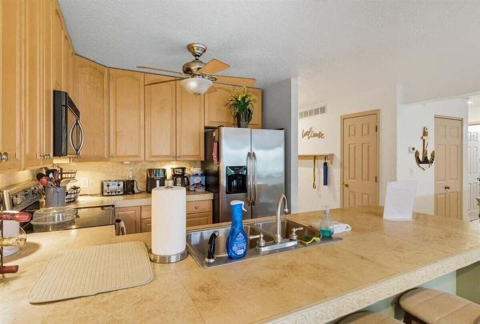 Lakefront Condo With 2 Pools, Courts, Trails & Patios at 12mm Hotel in Village Four Seasons