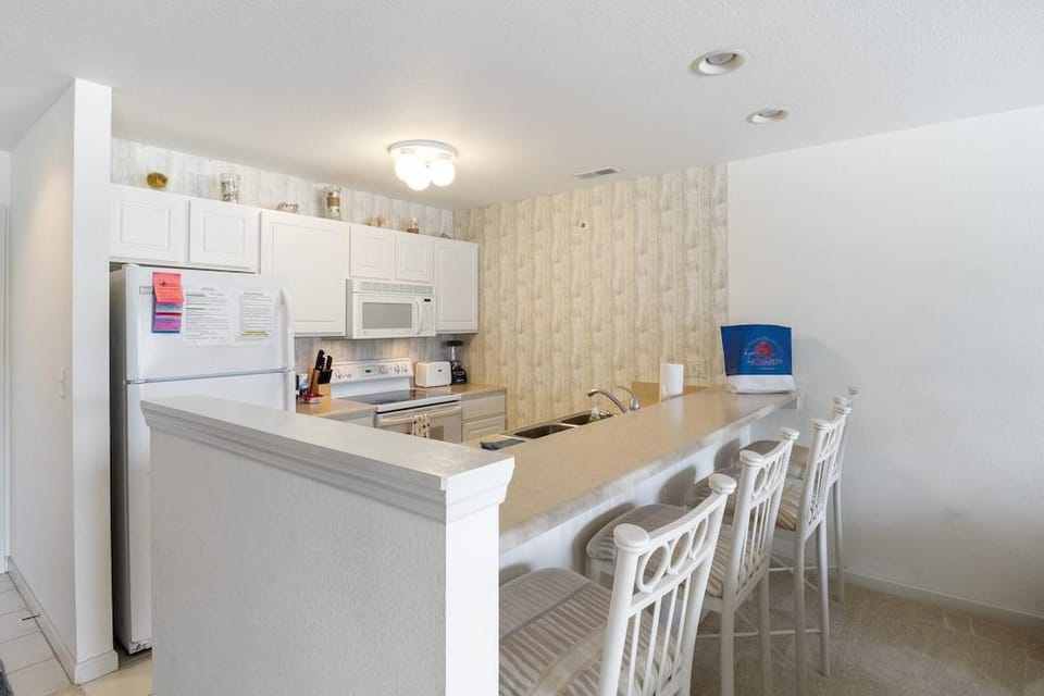 Games, Lake Views, Ease of Access to Unit & Attractions, Family-friendly, Outdoor Comfort Hotel in Village Four Seasons