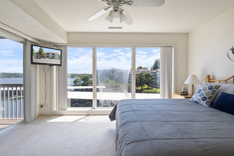 Games, Lake Views, Ease of Access to Unit & Attractions, Family-friendly, Outdoor Comfort Hotel in Village Four Seasons