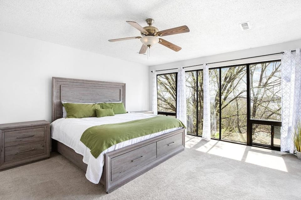 Treetop Vibes on Horseshoe Bend Hotel in Village Four Seasons
