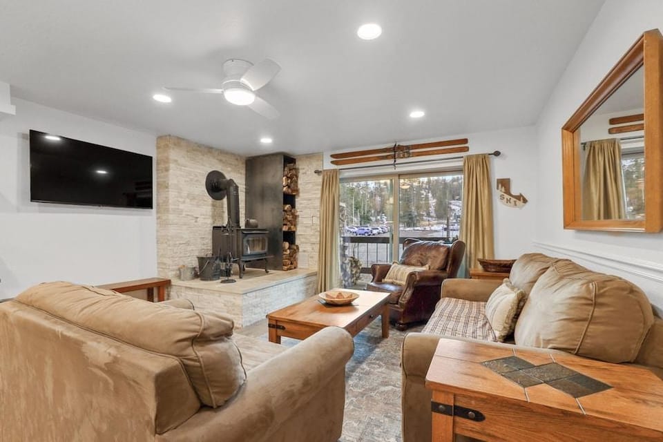 Luxury at Altitude â Base Camp 2 Bedroom 2 Condo by RedAwning Hotel in Kirkwood