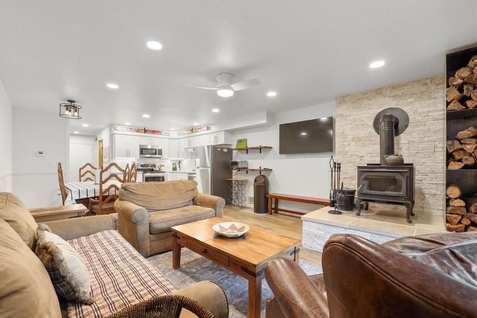 Luxury at Altitude â Base Camp 2 Bedroom 2 Condo by RedAwning Hotel in Kirkwood