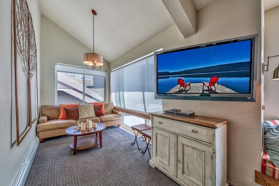 2br+ Loft Centrally Located Kirkwood Great Value 2 Bedroom Condo by RedAwning Hotel in Kirkwood