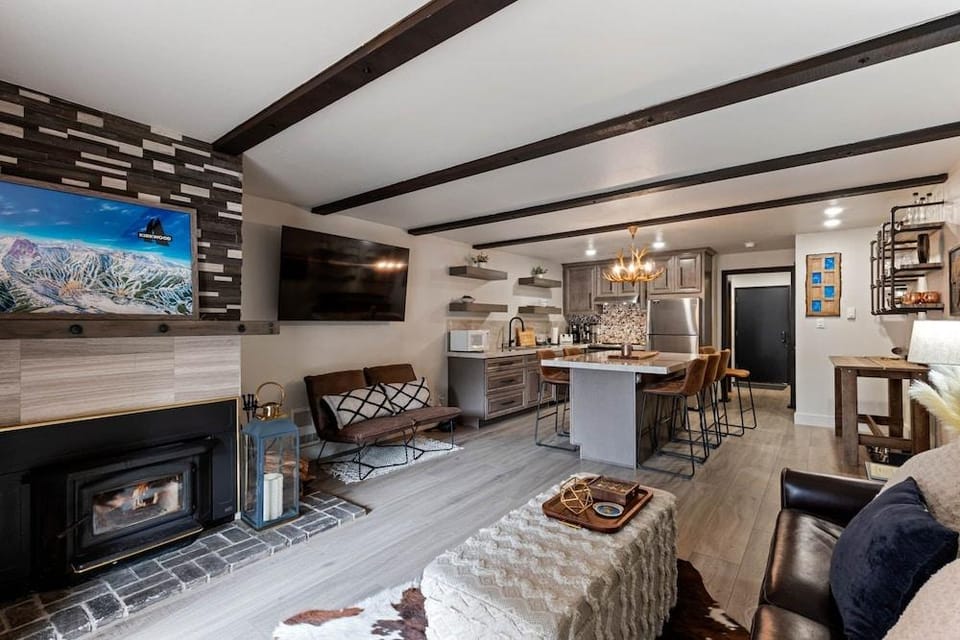 Luxurious 2 Bedroom Base Camp Condo - Steps from Kirkwood Village 2 Condo by RedAwning Hotel in Kirkwood