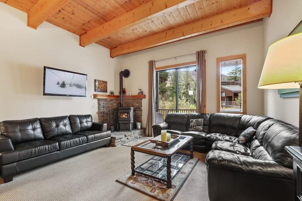 Comfort In The Sierras - Edelweiss 2br - Kirkwood 3 Bedroom Condo Hotel in Kirkwood