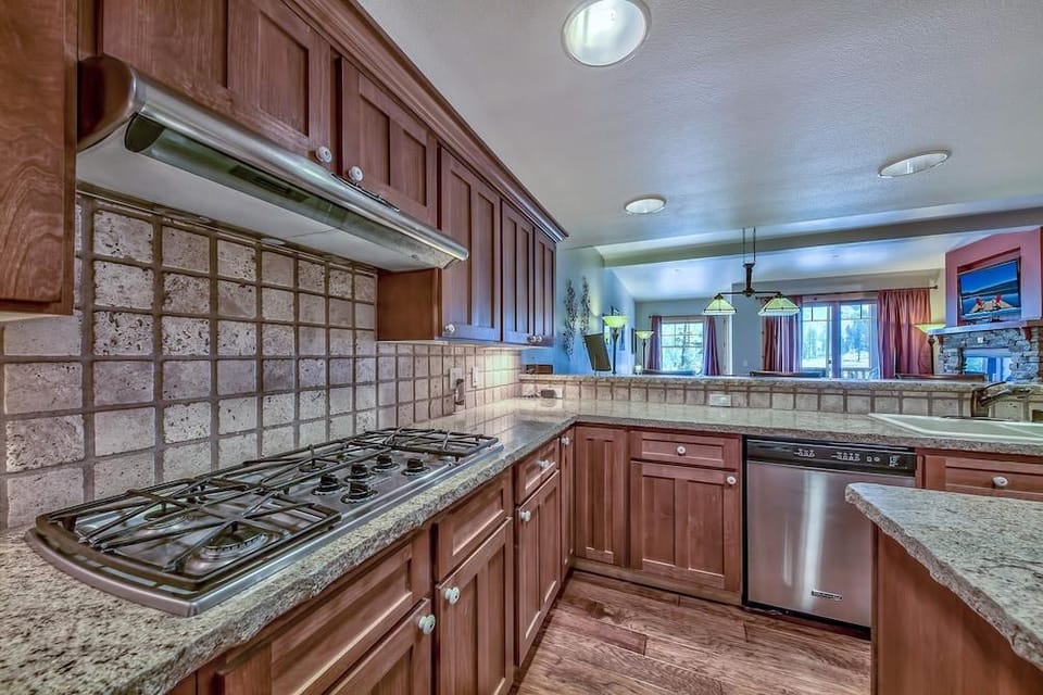 Three Bedroom Mountain At Kirkwood Townhouse by RedAwning Hotel in Kirkwood
