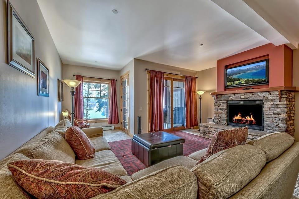 Three Bedroom Mountain At Kirkwood Townhouse by RedAwning Hotel in Kirkwood