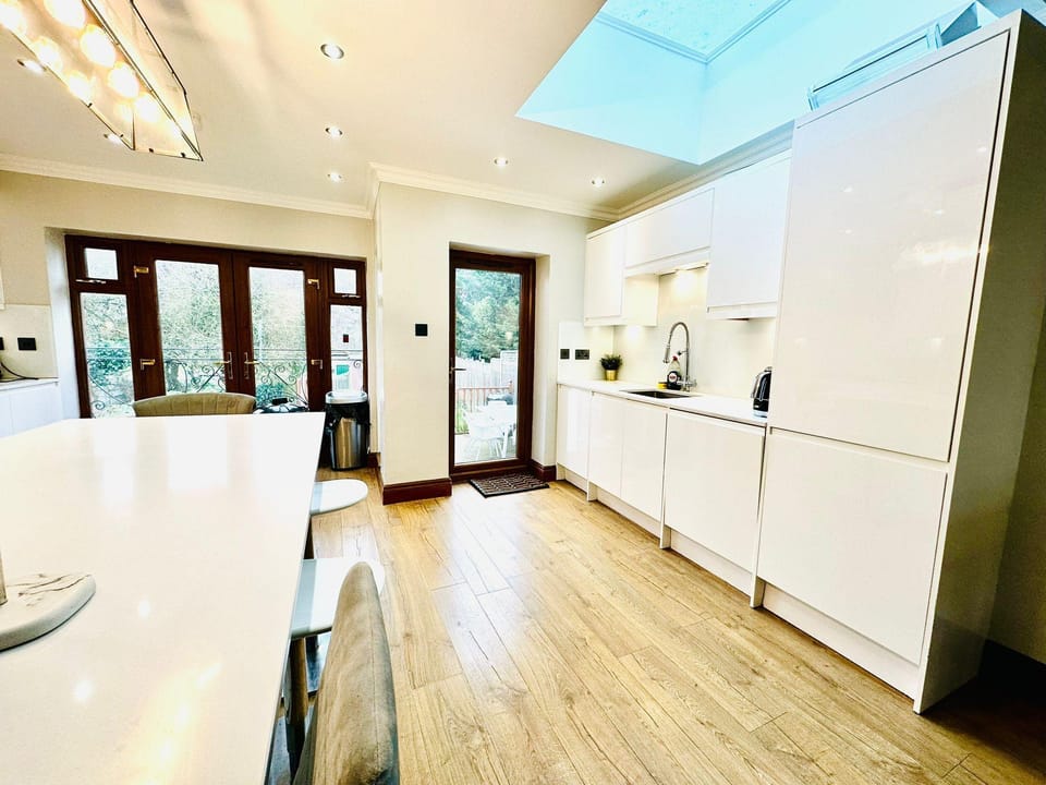Spacious 6 Bed House in Wembley Hotel in Wembley