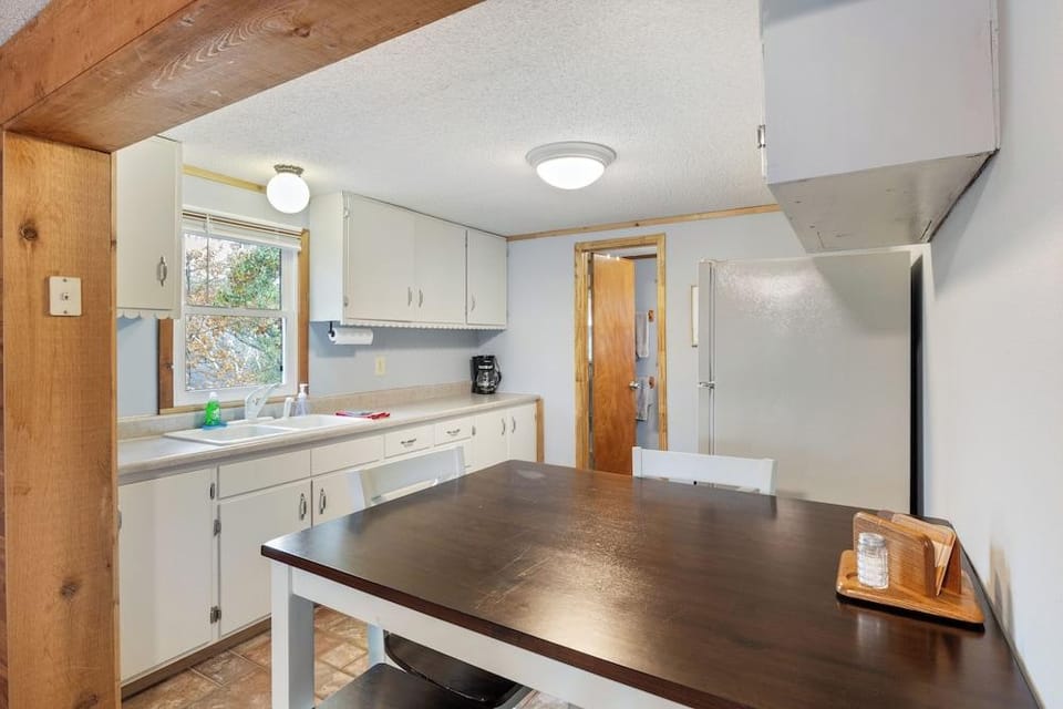 Stunning Lake View On A Nice & Quiet Relaxing Home Hotel in Lake of the Ozarks