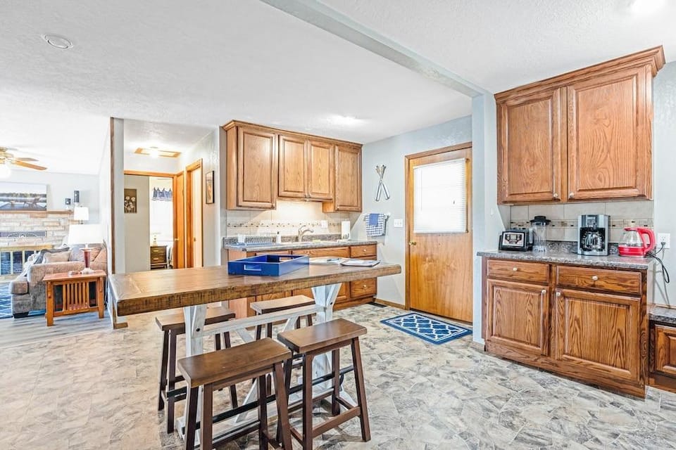 Ultimate Waterfront Getaway, Amazing Lake View Hotel in Lake of the Ozarks