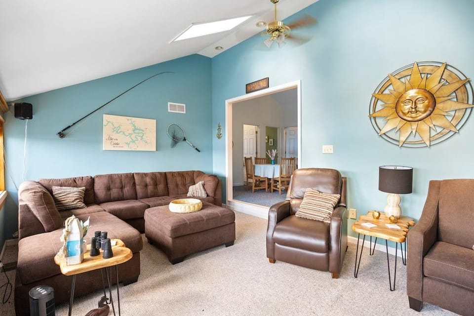 Pet-friendly Lakefront Home in a Quiet Cove w/ Netflix, Outdoor Seating, Boat Slip Hotel in Lake of the Ozarks
