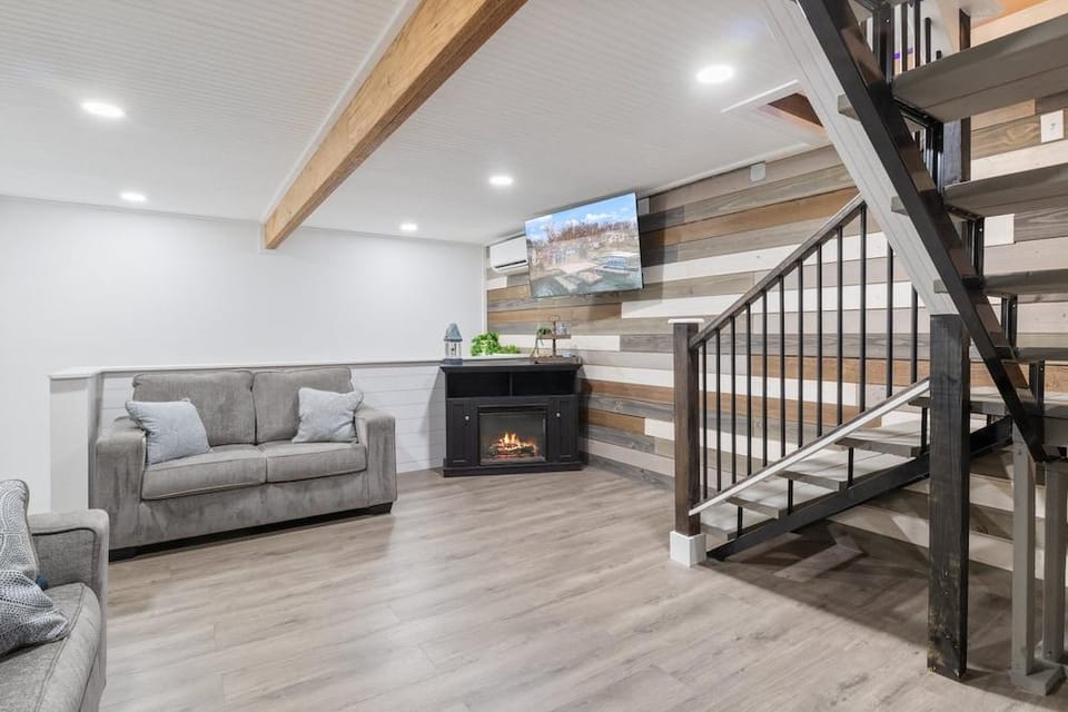 Breathtaking Views, Private Dock, Pure Relaxation Hotel in Lake of the Ozarks